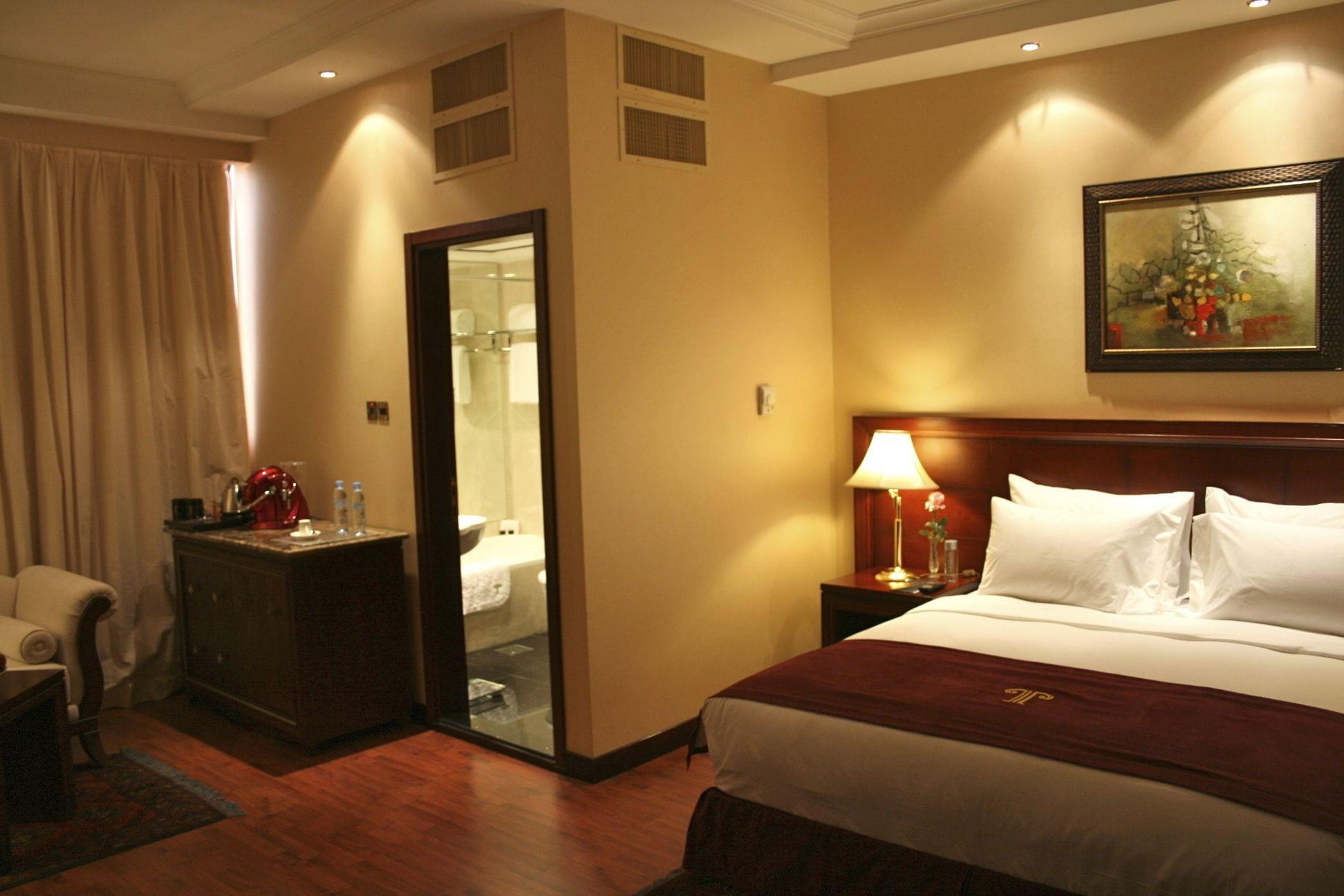 Trianon Royal Hotel Abu Dhabi Exterior foto