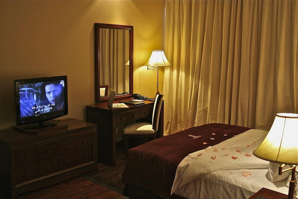 Trianon Royal Hotel Abu Dhabi Exterior foto